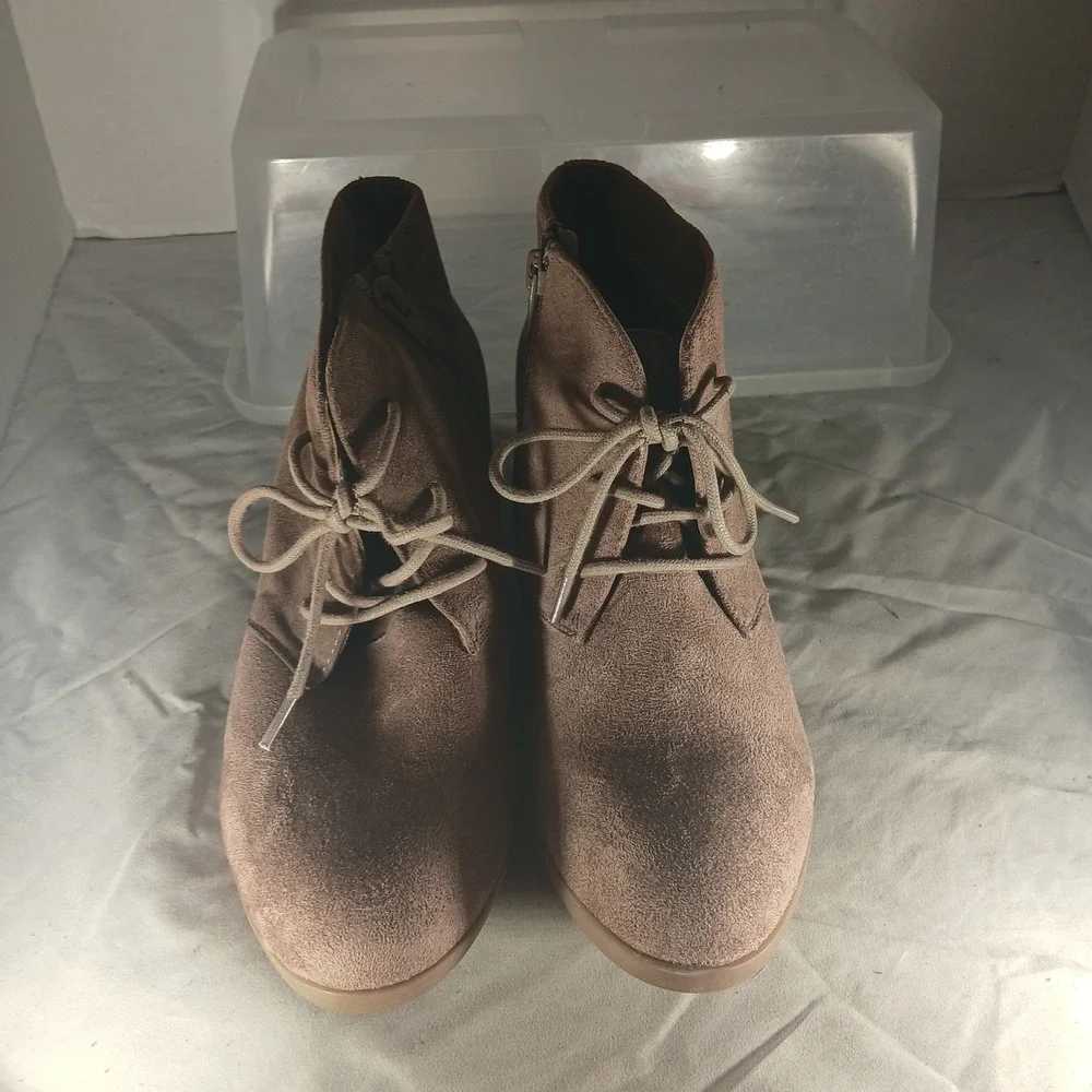 Relativity RE-LILY Taupe Faux Suede Lace Up Ankle‎ Boots Block Heel Womens 8M